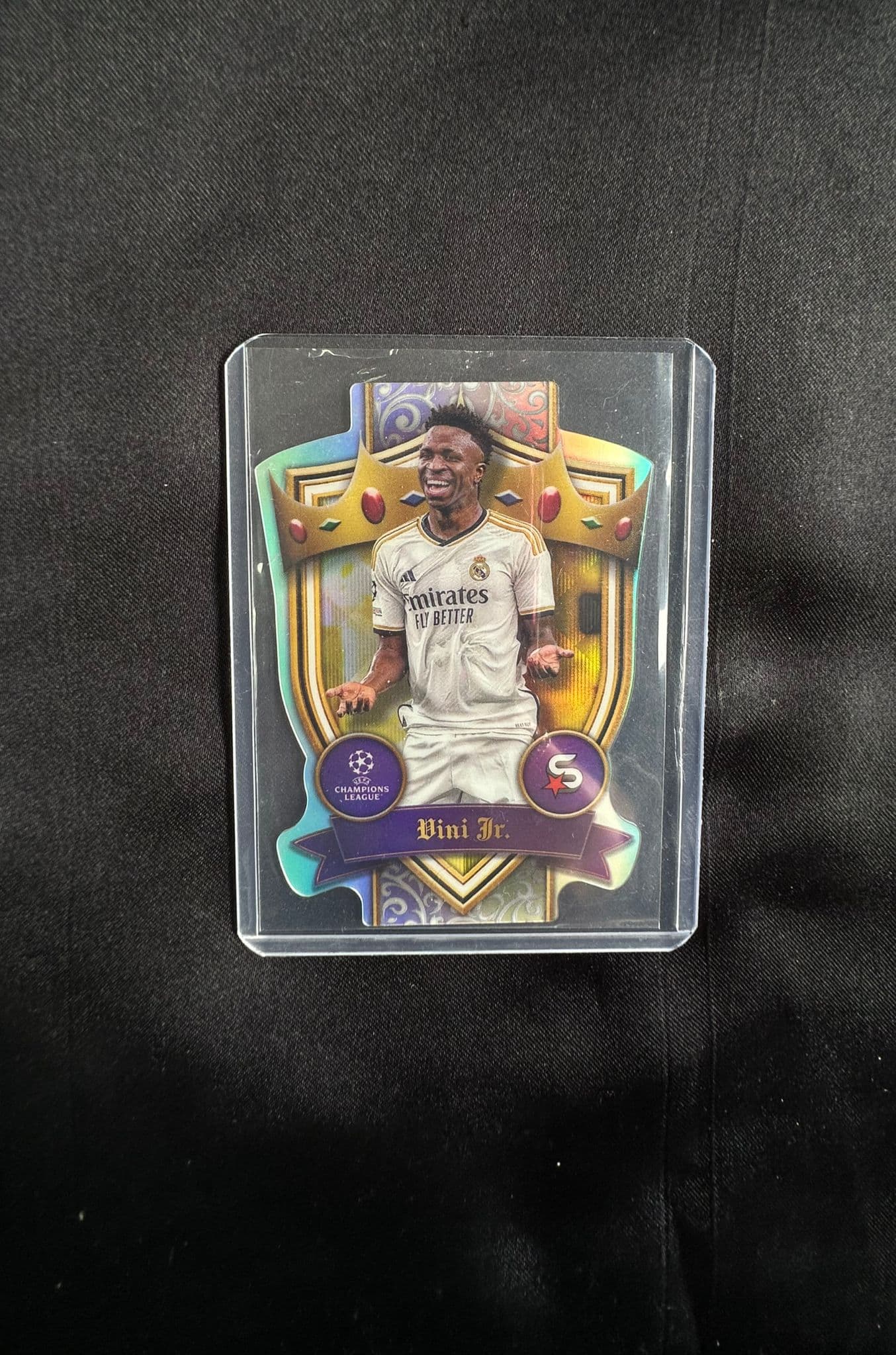 Vinícius Jr. Real Madrid Topps UEFA Champions League 2024/25 – Shield Die-Cut Inset